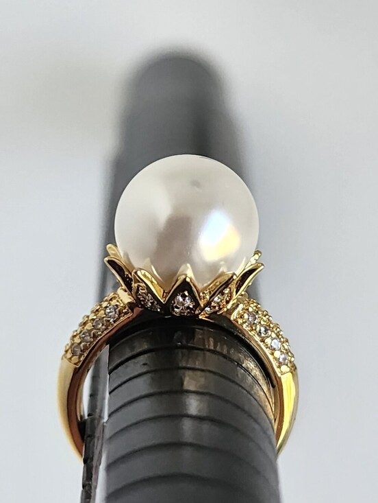 Jewelry - Gold Tone Pearl Statement Ring CZ Crown Setting Size 6 1/2